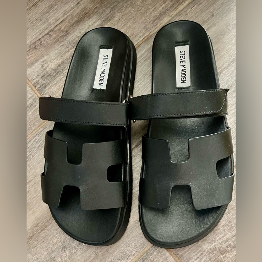 Steve Madden sandals (chypre) black size 8